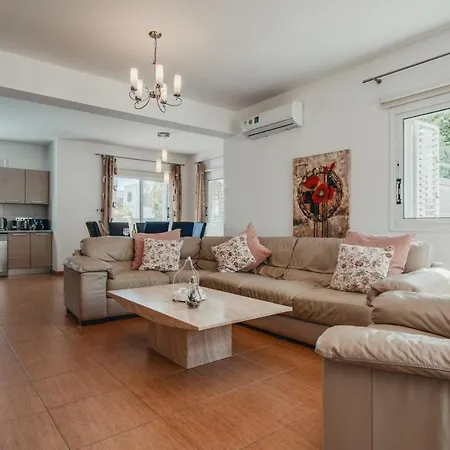 Alana- Protaras Villa